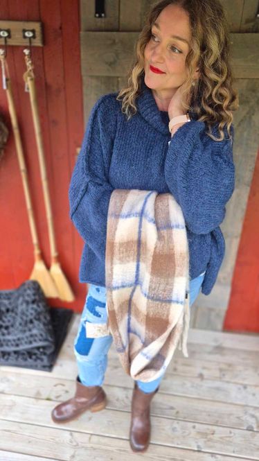 Hovedbilde SKJERF 124 Fluffy Skjerf m Ruter Beige