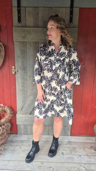 Hovedbilde DEBORA Kjole Black Palm Leave