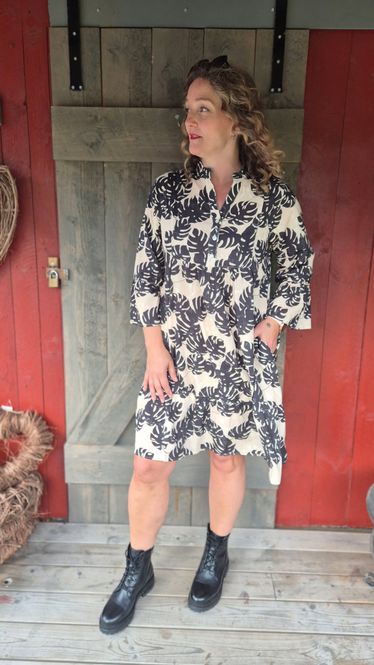 Hovedbilde DEBORA Kjole Black Palm Leave