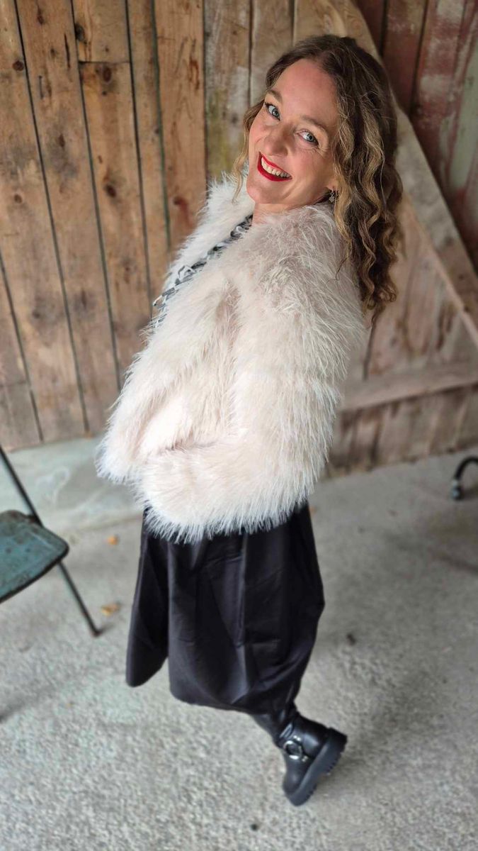 FLUFFY Jakke Off  White