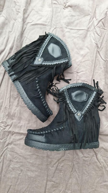 FRINGE Boots Sort 