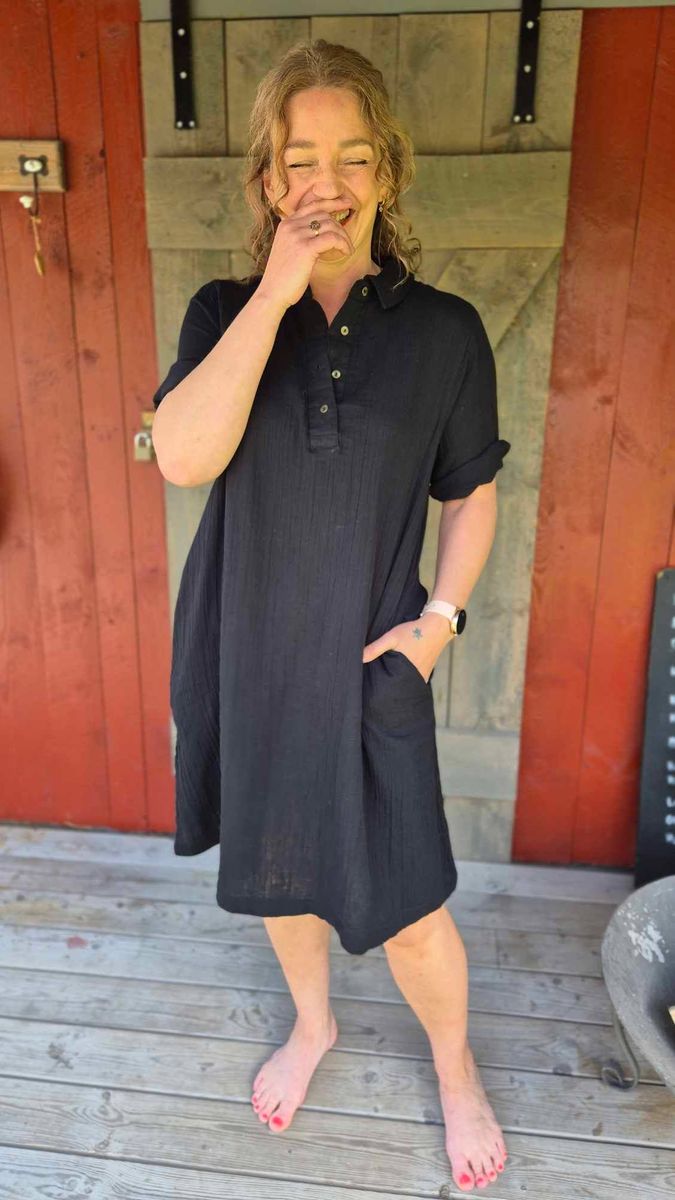 TALA Elina Kort Kjole Black