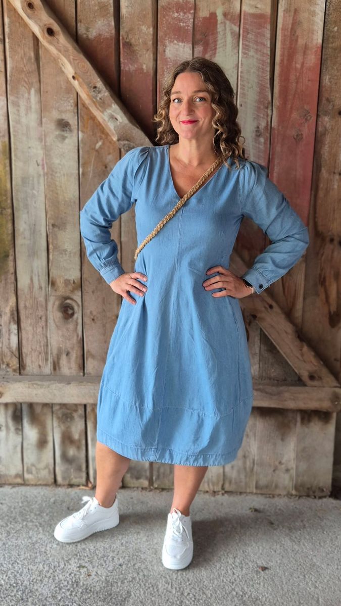 LIVIE Kjole Light Blue Wash