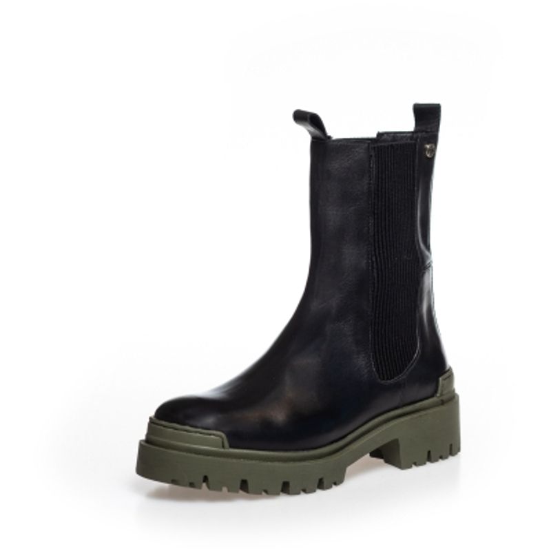 BOOTS Day Dreaming Black Leather With Army Sole
