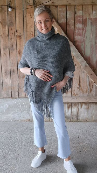 Hovedbilde MORILD Fringe Poncho Grå