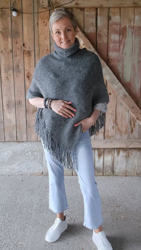 MORILD Fringe Poncho Grå