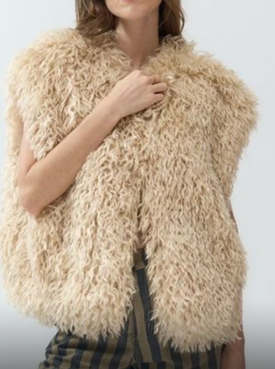  SAGA Fluffy Vest Beige