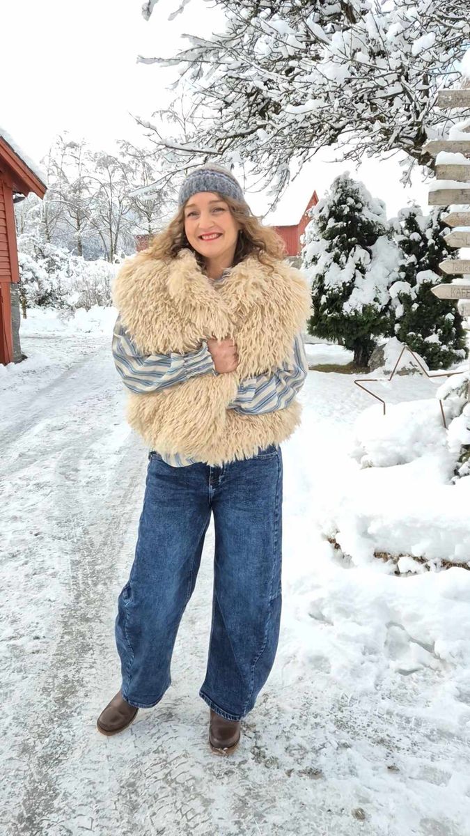  SAGA Fluffy Vest Beige