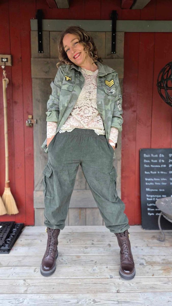 COMET Cord Bukse Military